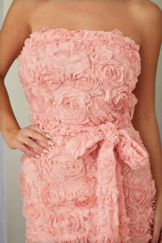 SCRUNCHED ROSY BELT STRAPLESS DRESS